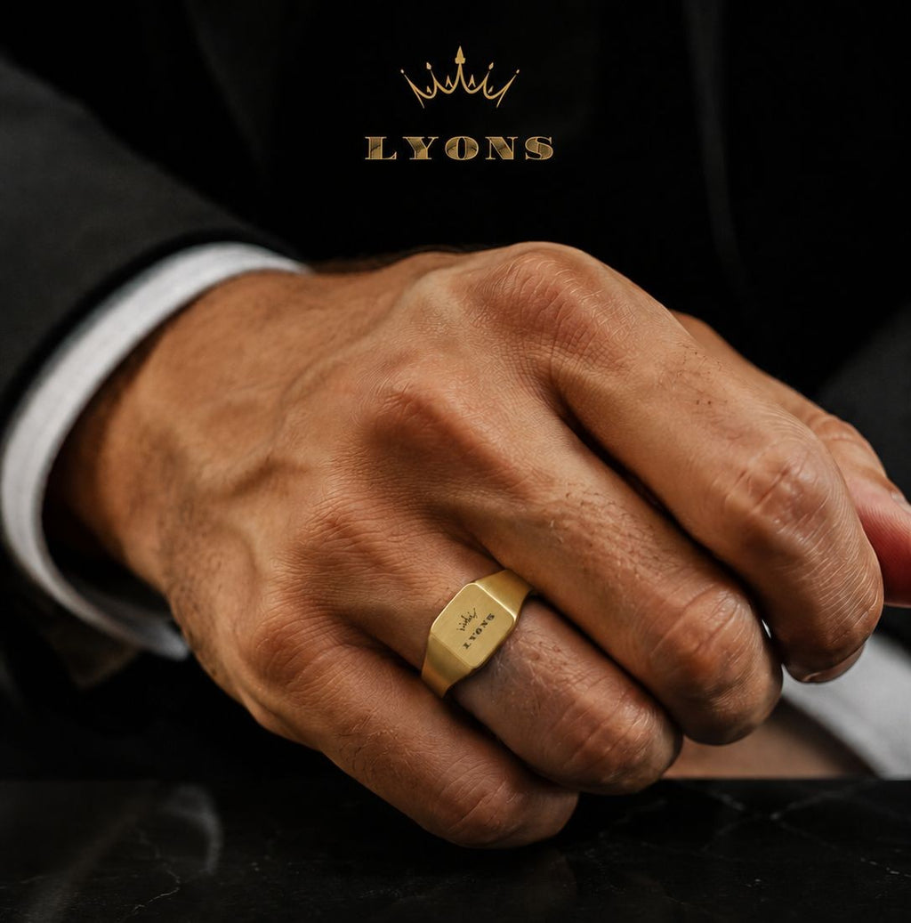 Premium 18K Gold Quadratischer Siegelring – LYONS